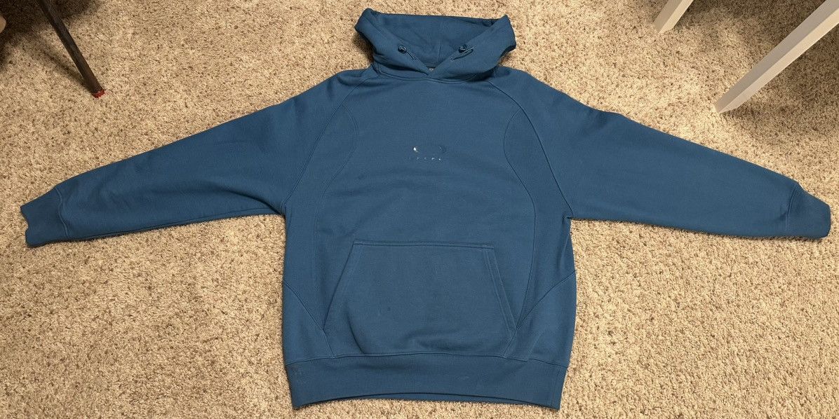 Palace Oakley Hood | Grailed