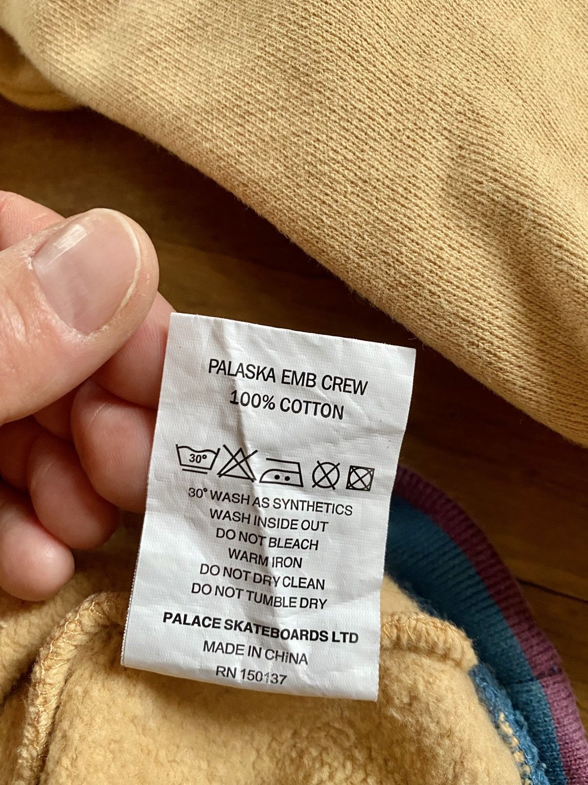 Palace Palace Palaska EMB Crew Size US M / EU 48-50 / 2 - 7 Thumbnail