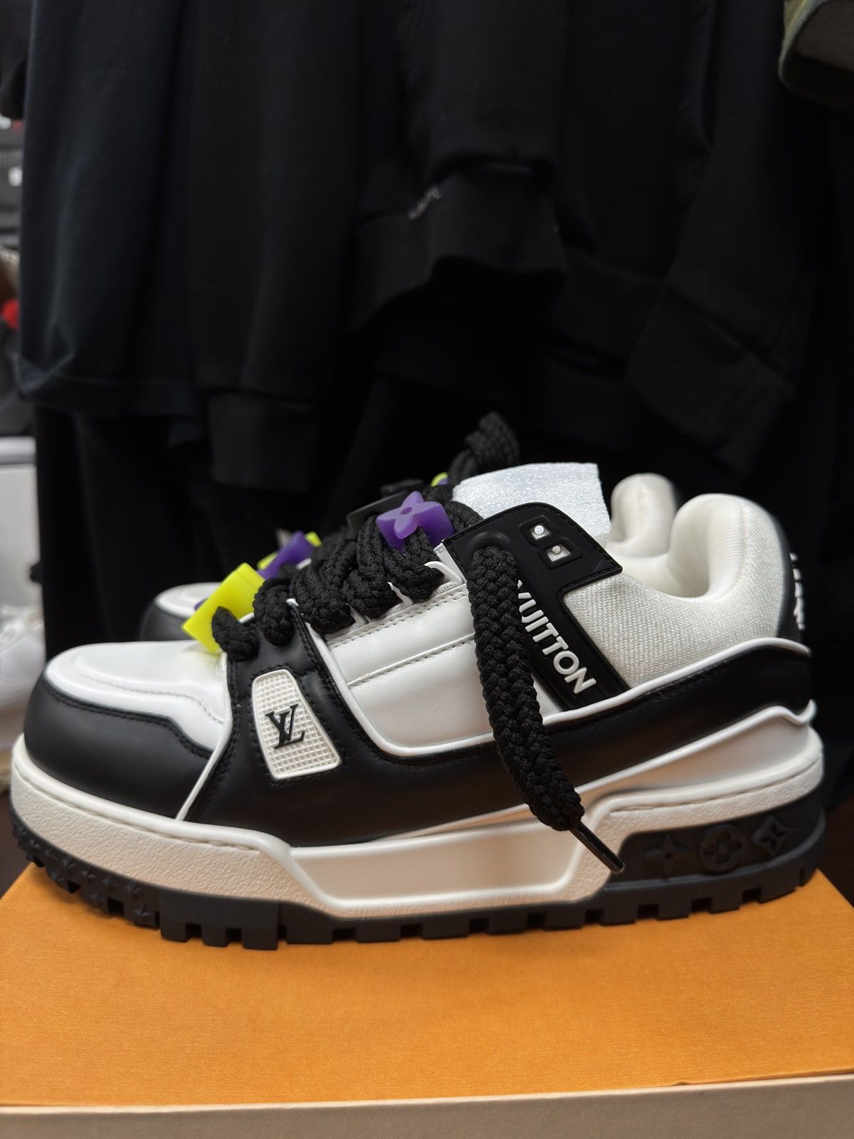 Louis Vuitton Louis Vuitton Maxi Low Top Sneakers Size US 9 / EU 42 - 1 Thumbnail