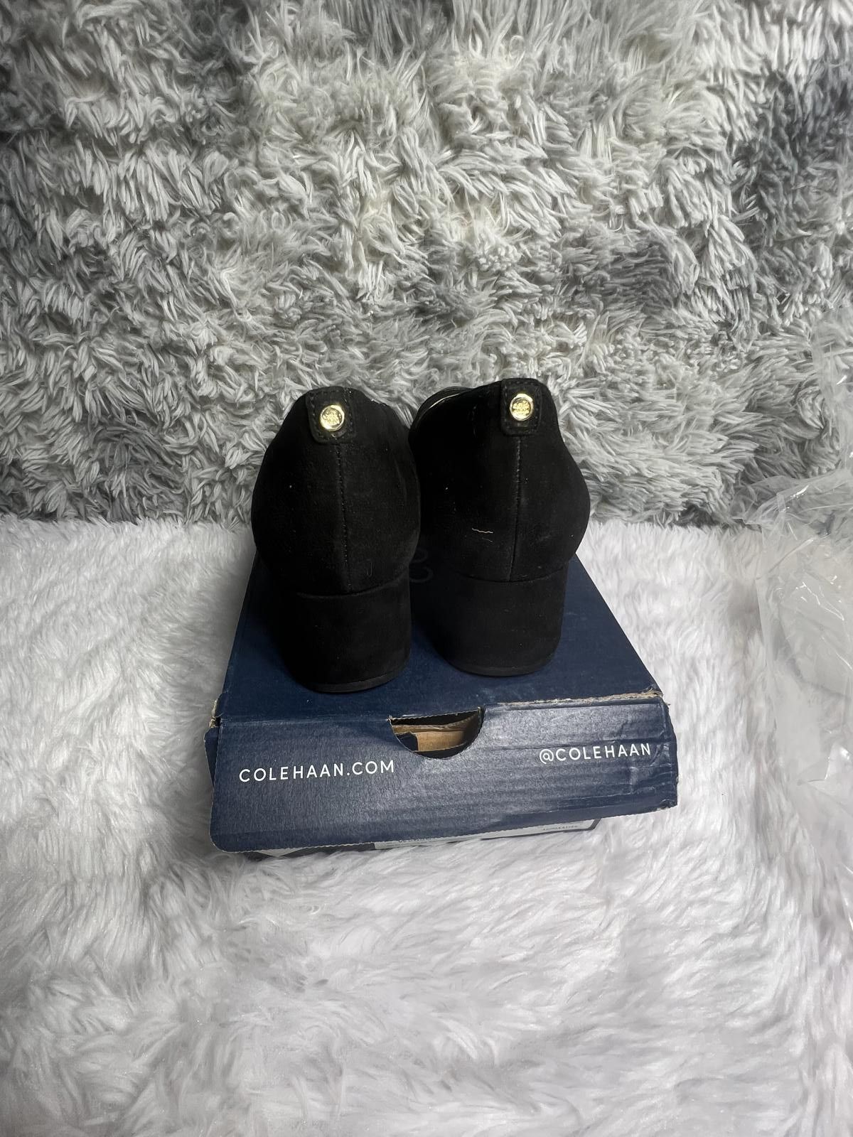 Cole Haan Cole Haan Black Low Block Heel Pumps with Croc-Embossed Toe Size US 7.5 / IT 37.5 - 4 Thumbnail