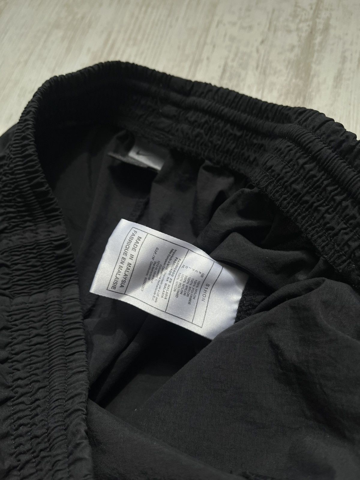 Nike × Vintage 00s Vintage Nike Y2K Black Nylon Small Logo Pants Size L Size US 34 / EU 50 - 7 Thumbnail