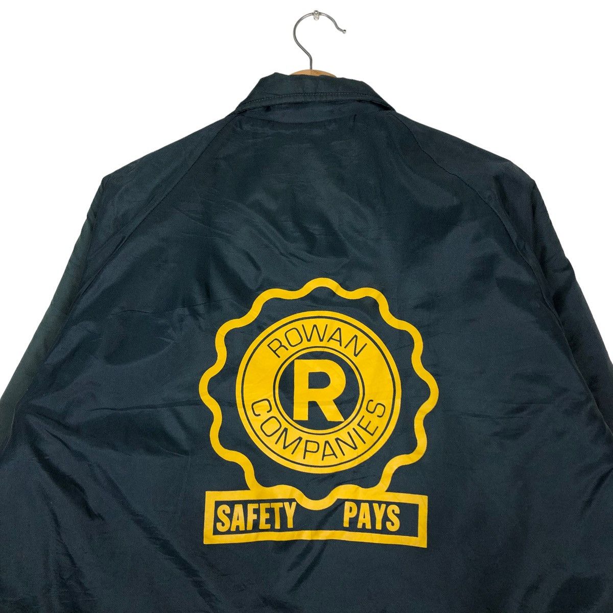 Toyo Enterprises 🔥VINTAGE DUNBROOKE USA CHORE WORK JACKET BIG LOGO Size US M / EU 48-50 / 2 - 7 Thumbnail
