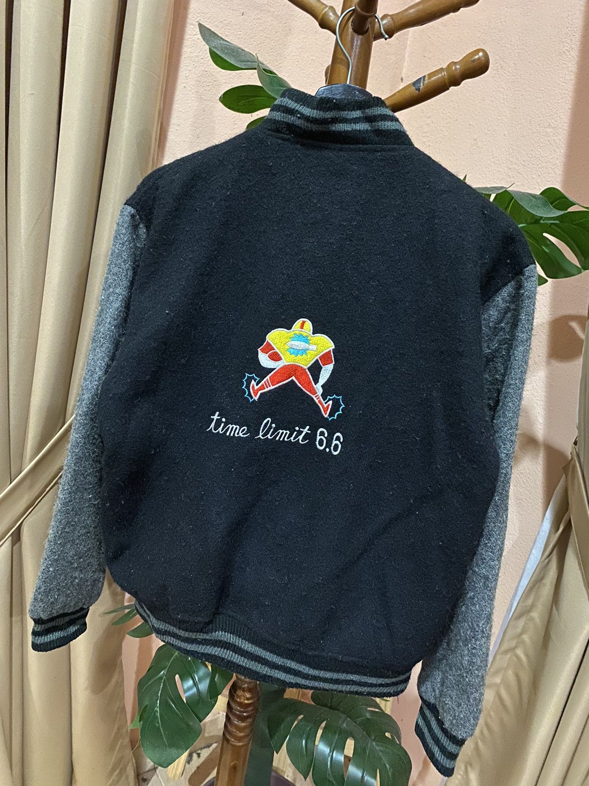Other Vintagear Jacket – Black Wool Blend with Embroidered Motif Size US L / EU 52-54 / 3 - 2 Thumbnail
