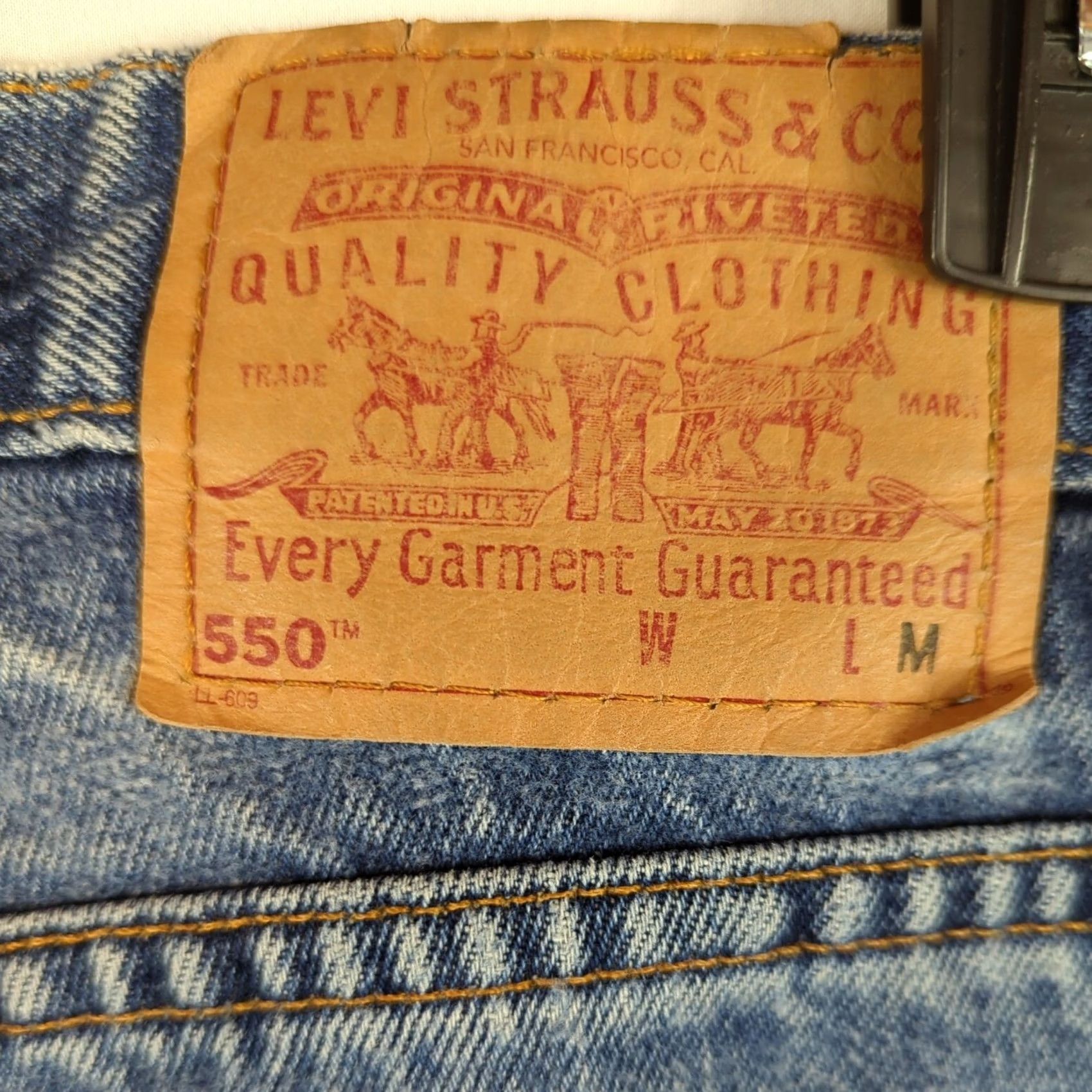 Levi's VINTAGE Levi's 550 Jeans Womens Regular 8 High Rise Mom Jeans 100% Cotton Blue Distressed 30 Inseam Size 30" / US 8 / IT 44 - 6 Thumbnail