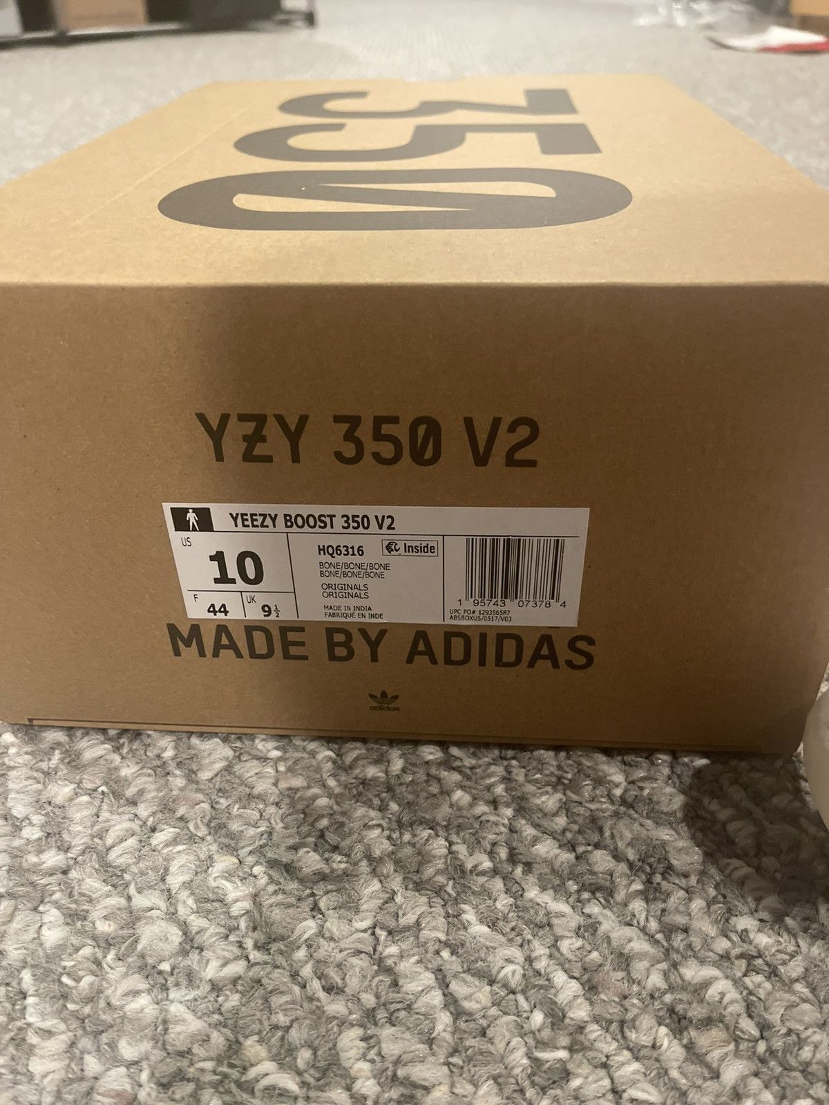 Yeezy Yeezy 350 V2 Bone Size 10 Brand New DS Size US 10 / EU 43 - 7 Thumbnail