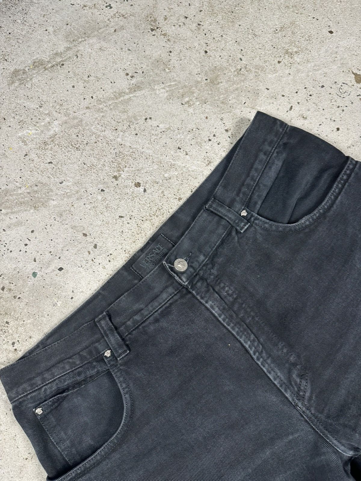 Versace × Versace Jeans Couture × Vintage Vintage Y2K Versace Jeans Couture Washed Black Denim Pants Size US 36 / EU 52 - 15 Thumbnail