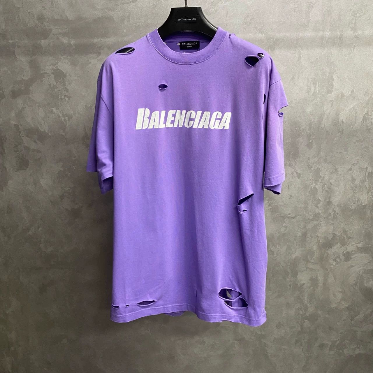 Balenciaga Balenciaga Lavender Distressed Logo Tee Size XS / US 0-2 / IT 36-38 - 1 Thumbnail