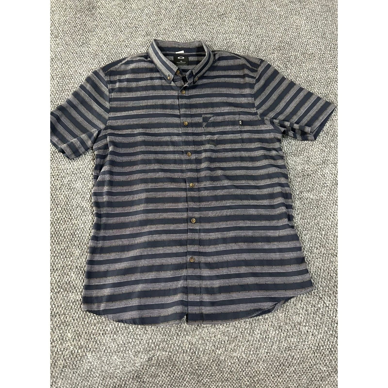 Oakley Oakley Button-Down Shirt Mens L Blue Striped Short Sleeve Casual Pocket Shirt Size US L / EU 52-54 / 3 - 2 Thumbnail
