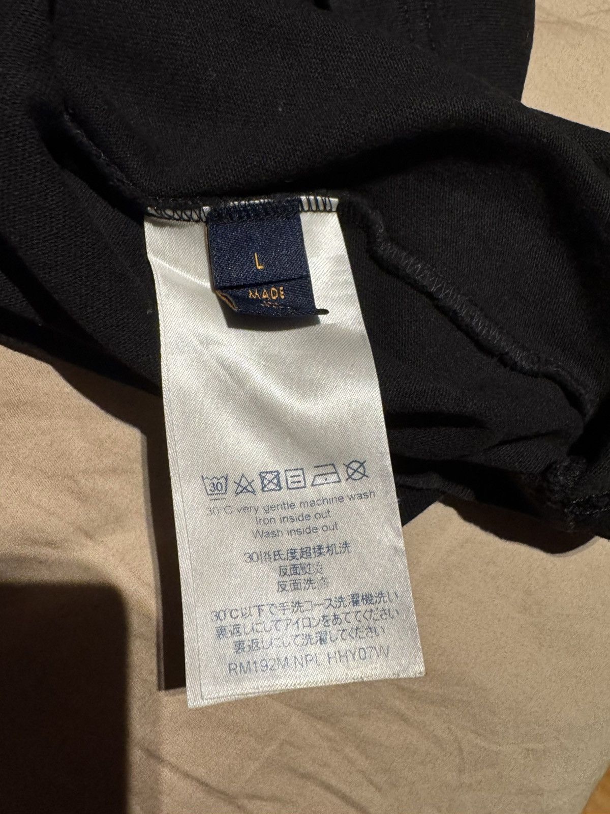 Louis Vuitton Louis Vuitton Tee barcode Size US L / EU 52-54 / 3 - 6 Thumbnail