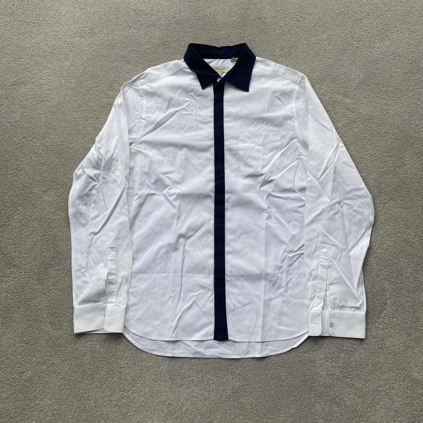 Burberry Burberry Concealed Button Up Shirt Size US L / EU 52-54 / 3 - 1 Thumbnail