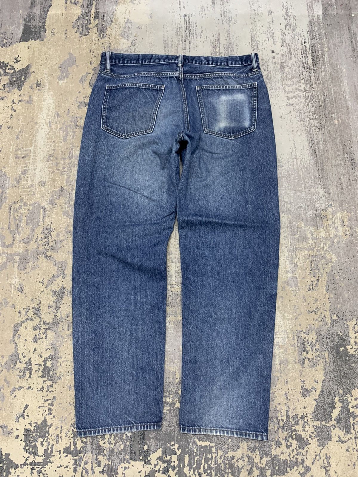 Japanese Brand Vintage Uniqlo Distressed Faded Blue Straight Leg Denim Jean Size US 35 - 9 Thumbnail