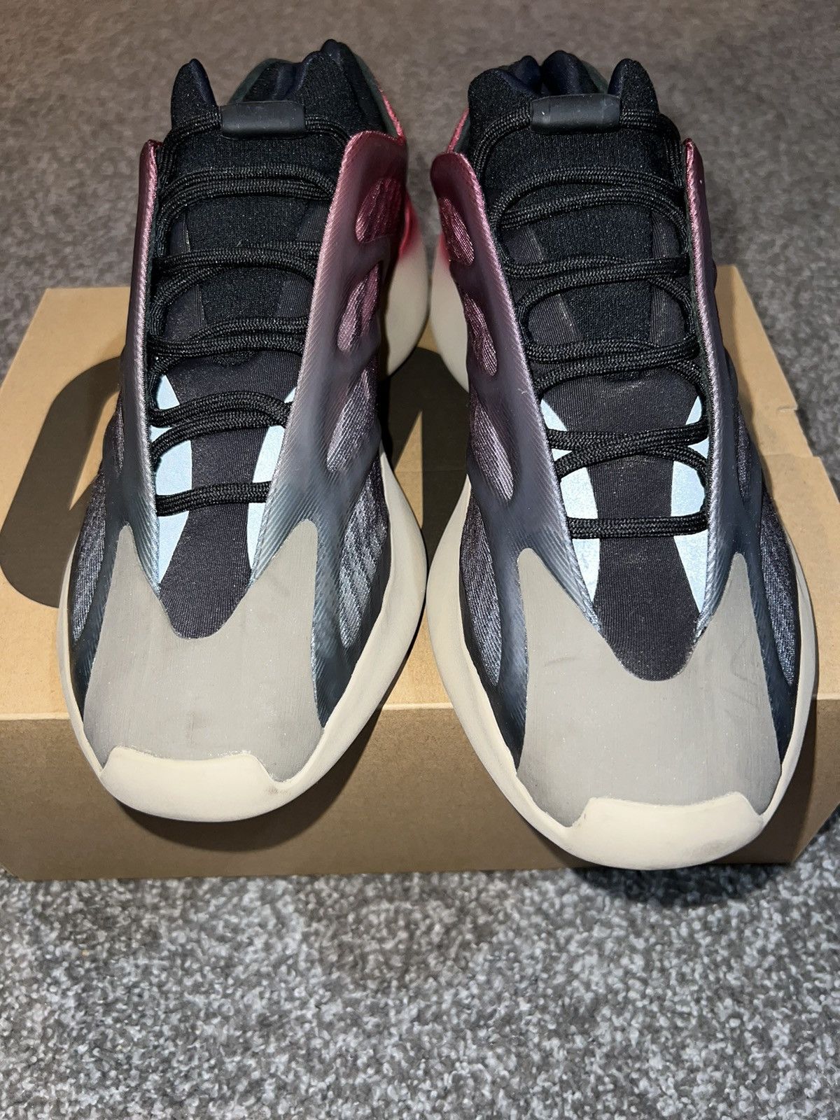 Adidas Adidas yeezy 700 v3 fade carbon Size US 11.5 / EU 44-45 - 3 Thumbnail