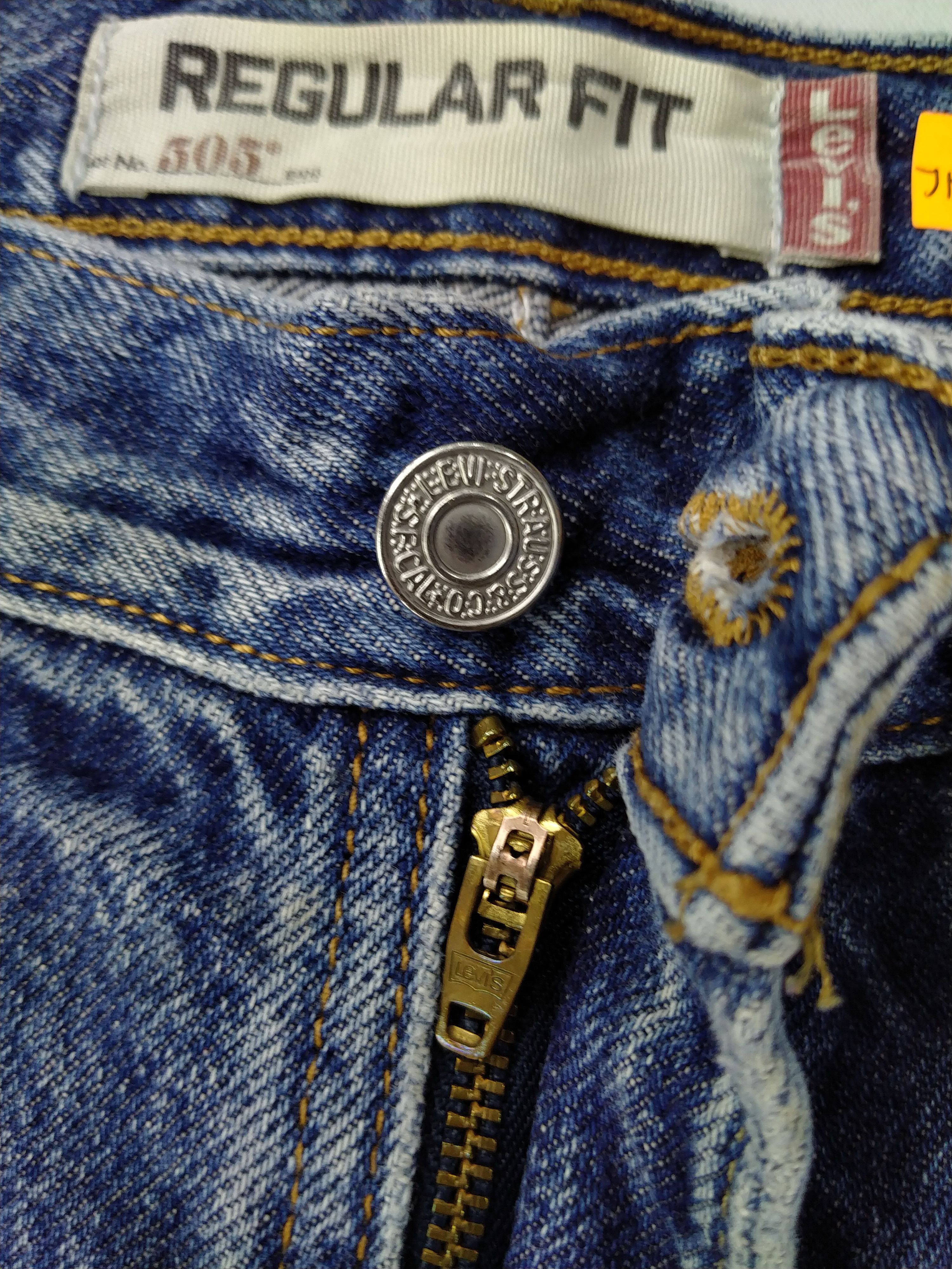 Levi's Vintage Levi's 505 Regular Fit Denim 35 x 28 Denim -JN380 Size US 35 - 9 Thumbnail