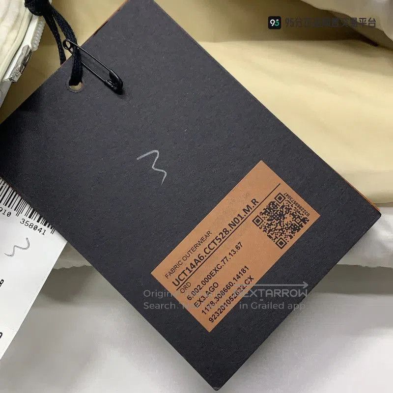 Ermenegildo Zegna Zegna Men's Solid Stand Collar Down Vest. Size US M / EU 48-50 / 2 - 3 Thumbnail