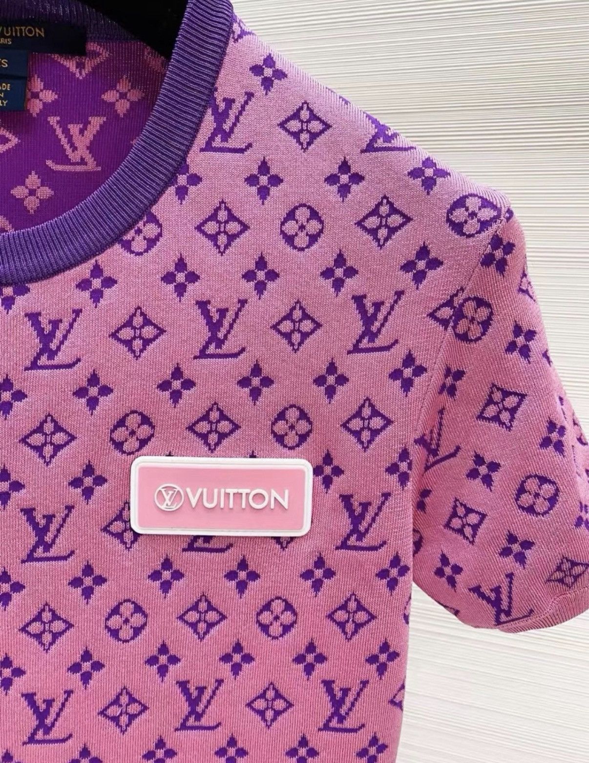 Louis Vuitton Louis Vuitton Hot Pink All-Logo Short Sleeve T-Shirt J33 Size XS / US 0-2 / IT 36-38 - 4 Thumbnail