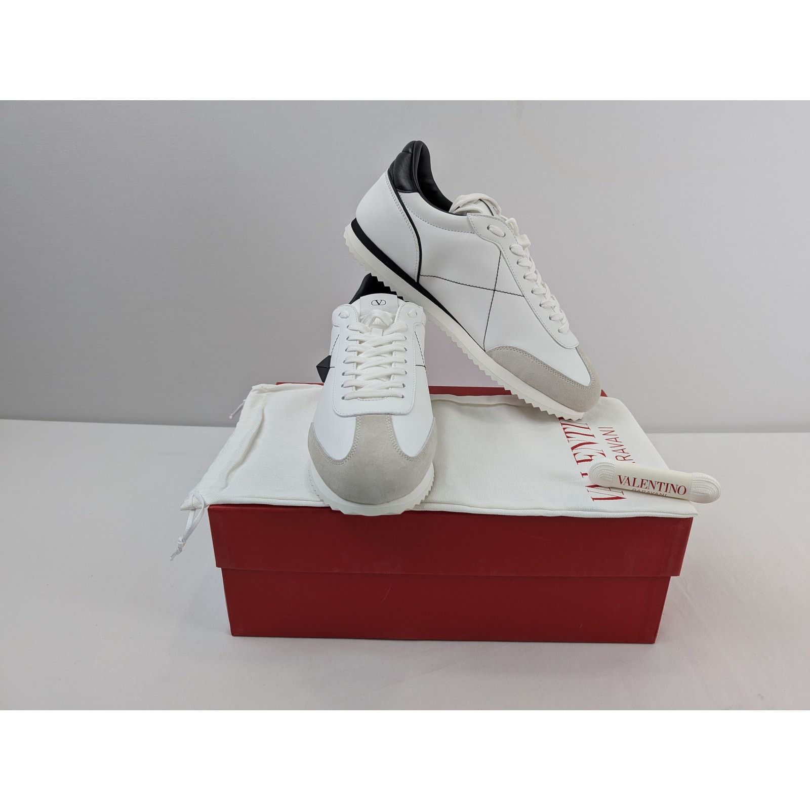 Valentino o1rshd1 Stud-around Sneakers in Leather in White Size US 9 / EU 42 - 17 Thumbnail