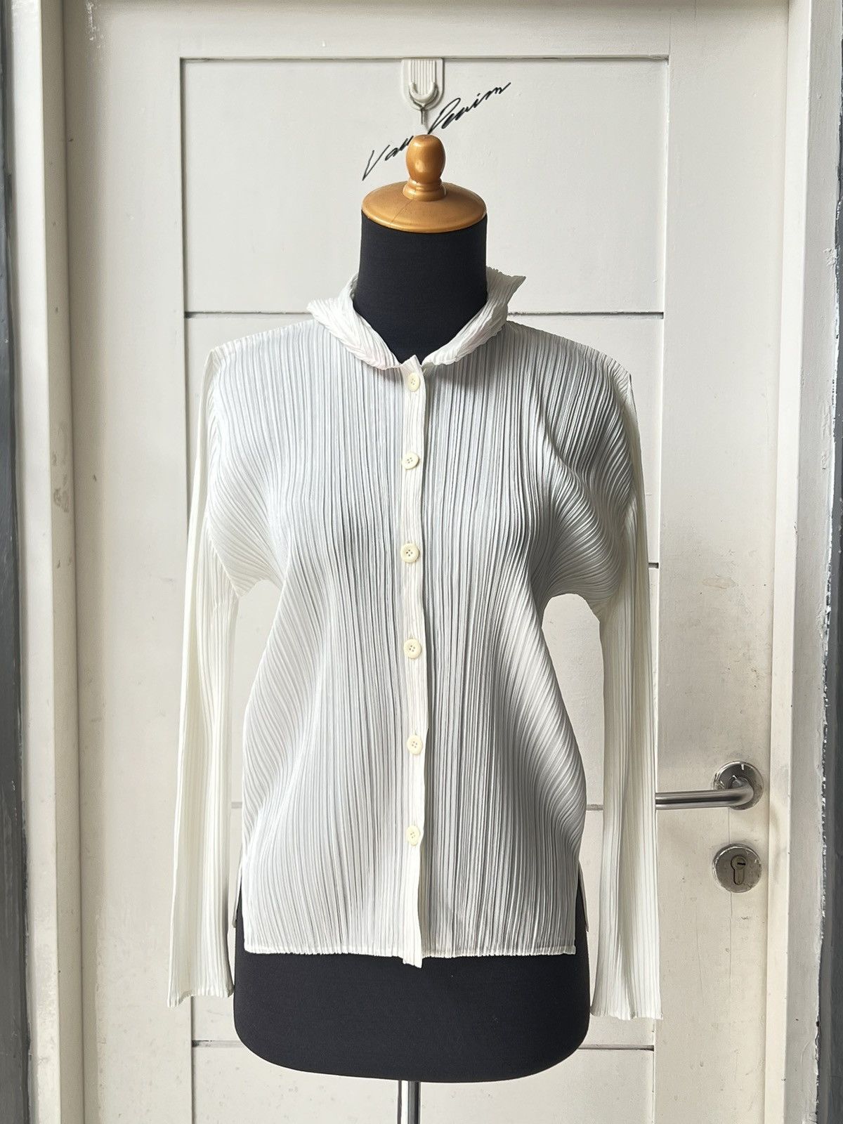 Pleats Please Issey Miyake ISSEY MIYAKE PLEATS PLEASE White Shirt Size US S / EU 44-46 / 1 - 5 Thumbnail