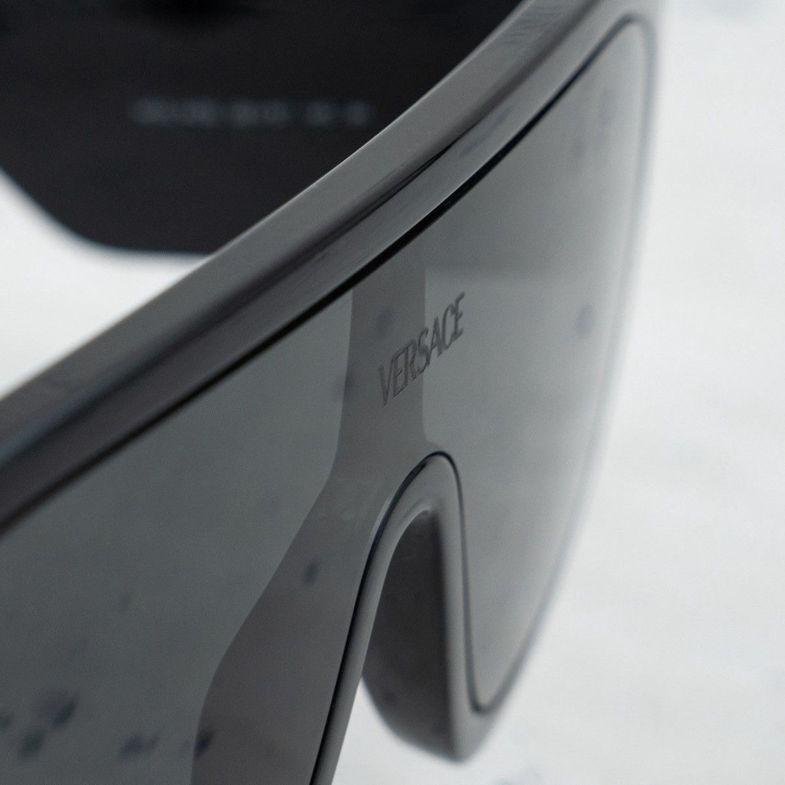 Versace Versace gold signature logo black shield sunglasses Size ONE SIZE - 7 Thumbnail