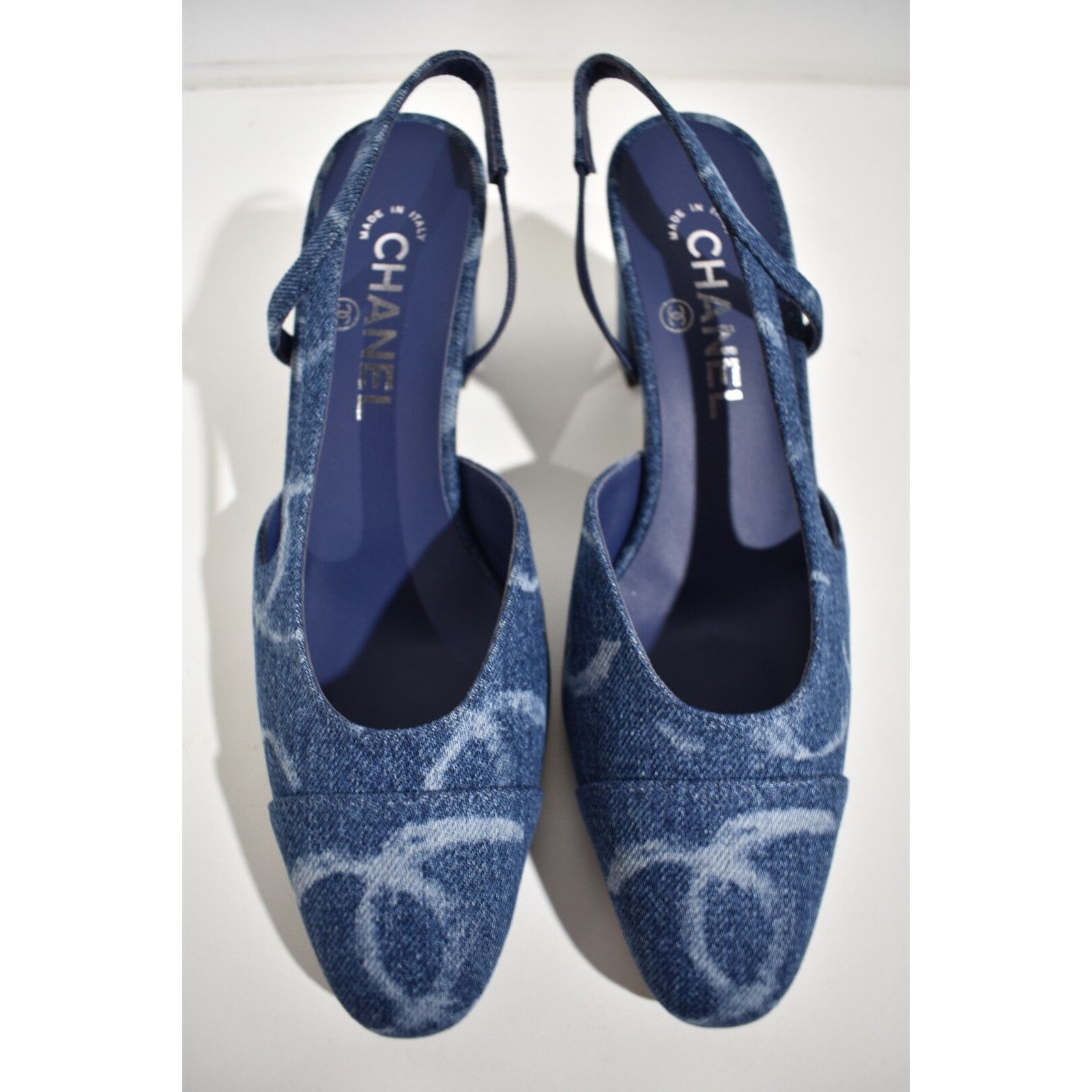 Chanel 23B Coco Sling Denim White CC Logo Slingback Block Heel 37 Size US 7 / IT 37 - 7 Thumbnail