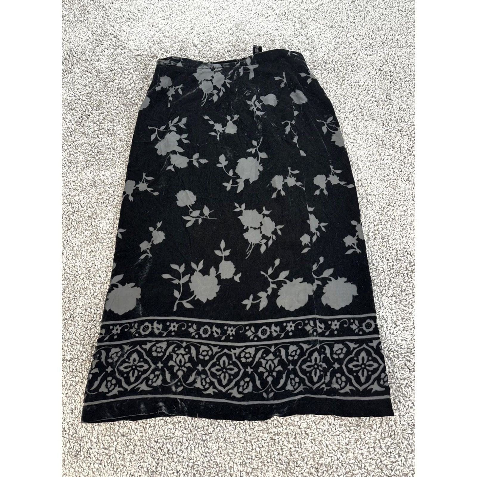 Talbots Talbots Vintage Midi Floral Velvet Skirt Women 16 Black Roses Size 16 Size 38" / US 16 / IT 52 - 2 Thumbnail