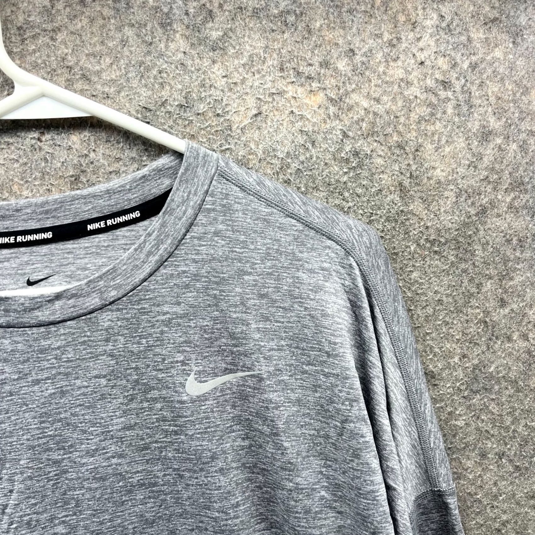 Nike Nike Shirt Mens Medium Gray Long Sleeve Lightweight Running Dri-Fit Gym Size US M / EU 48-50 / 2 - 4 Thumbnail