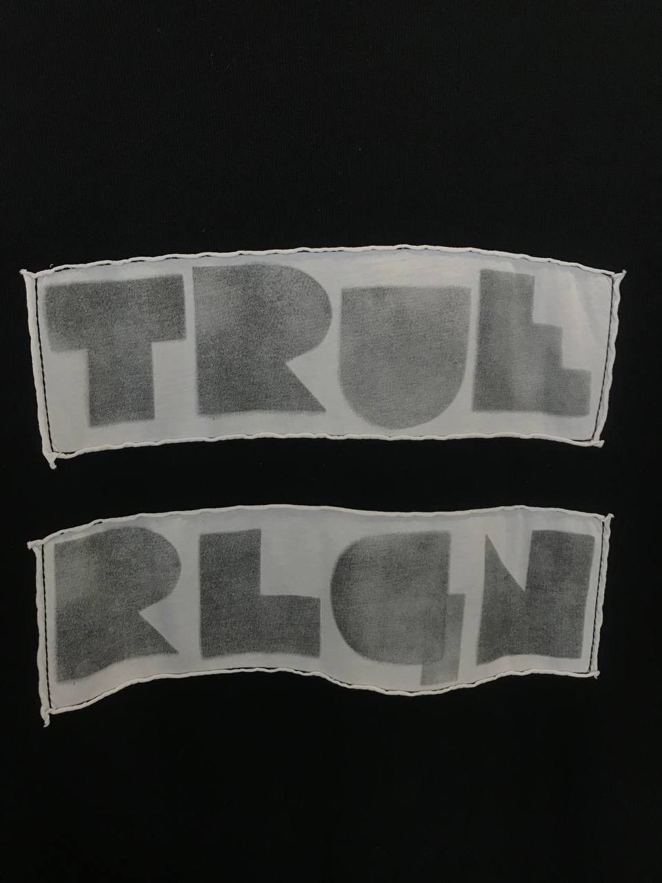 True Religion True Religion Japanese designer big logo distressed tee Size US XL / EU 56 / 4 - 3 Thumbnail