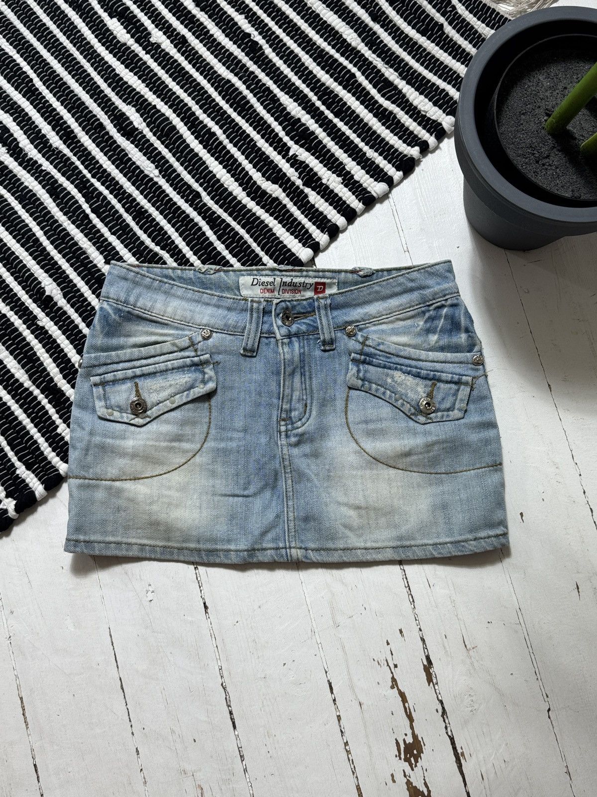 Diesel VINTAGE DIESEL 2000s BIG LOGO MINI DENIM SKIRT Size 26" / US 2 / IT 38 - 2 Thumbnail