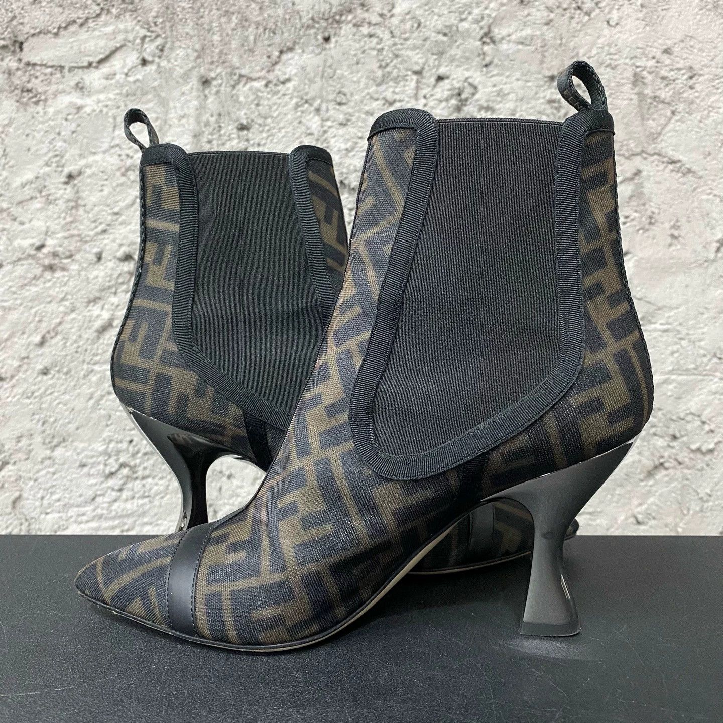 Fendi Fendi Monogram short boots size 36 Size US 5 / IT 35 - 5 Thumbnail