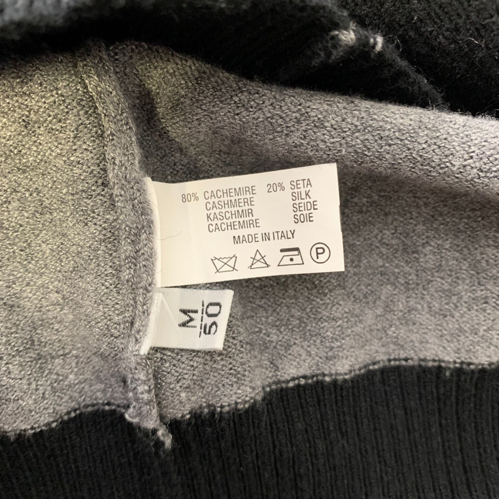 Kiton Size M Gray Black Knitted Cashmere Silk V-Neck Pullover Size US M / EU 48-50 / 2 - 7 Thumbnail