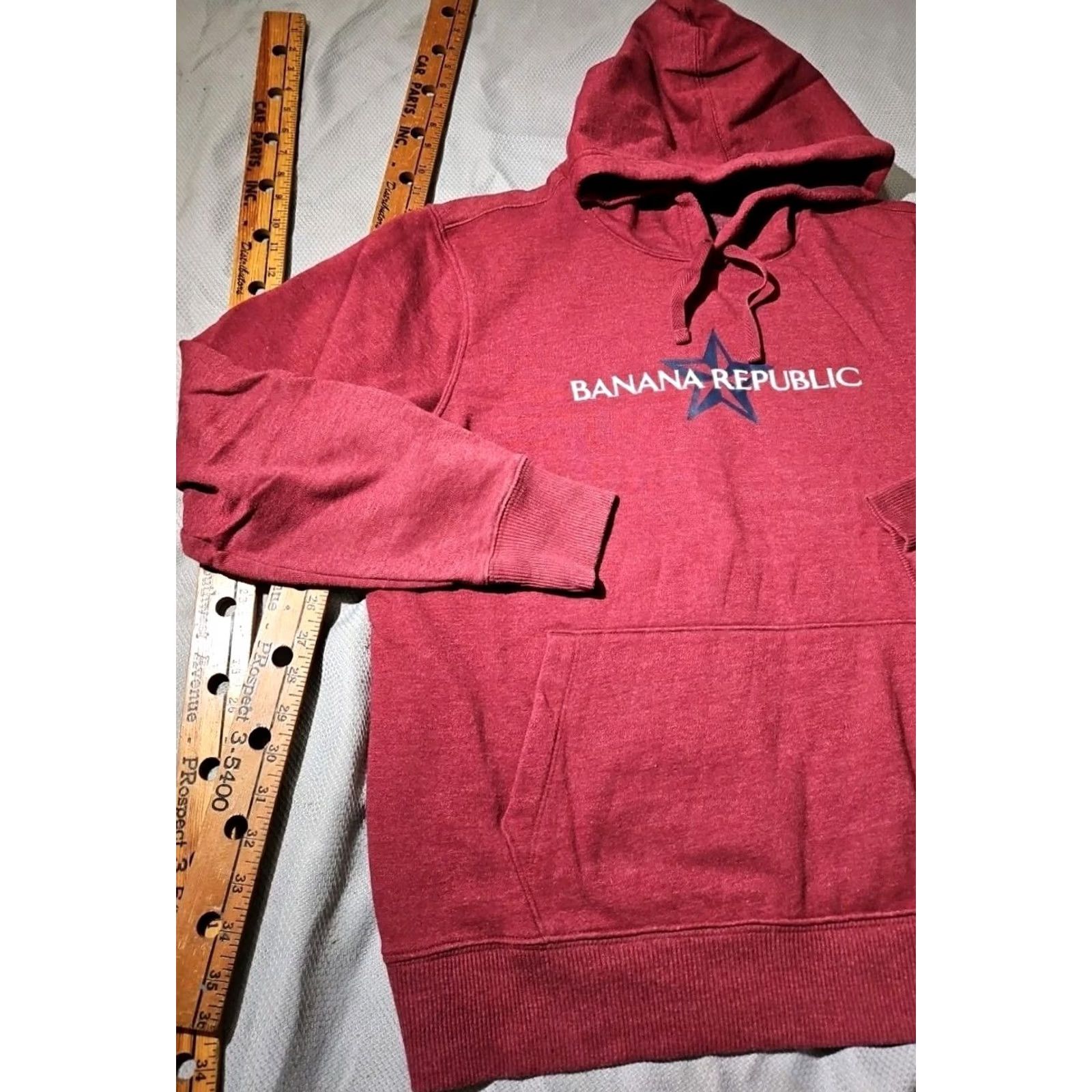 Banana Republic VINTAGE Banana Republic Hoodie Mens Large Red Logo Spell Out Graphic Pullover Star Shirt Size US L / EU 52-54 / 3 - 3 Thumbnail