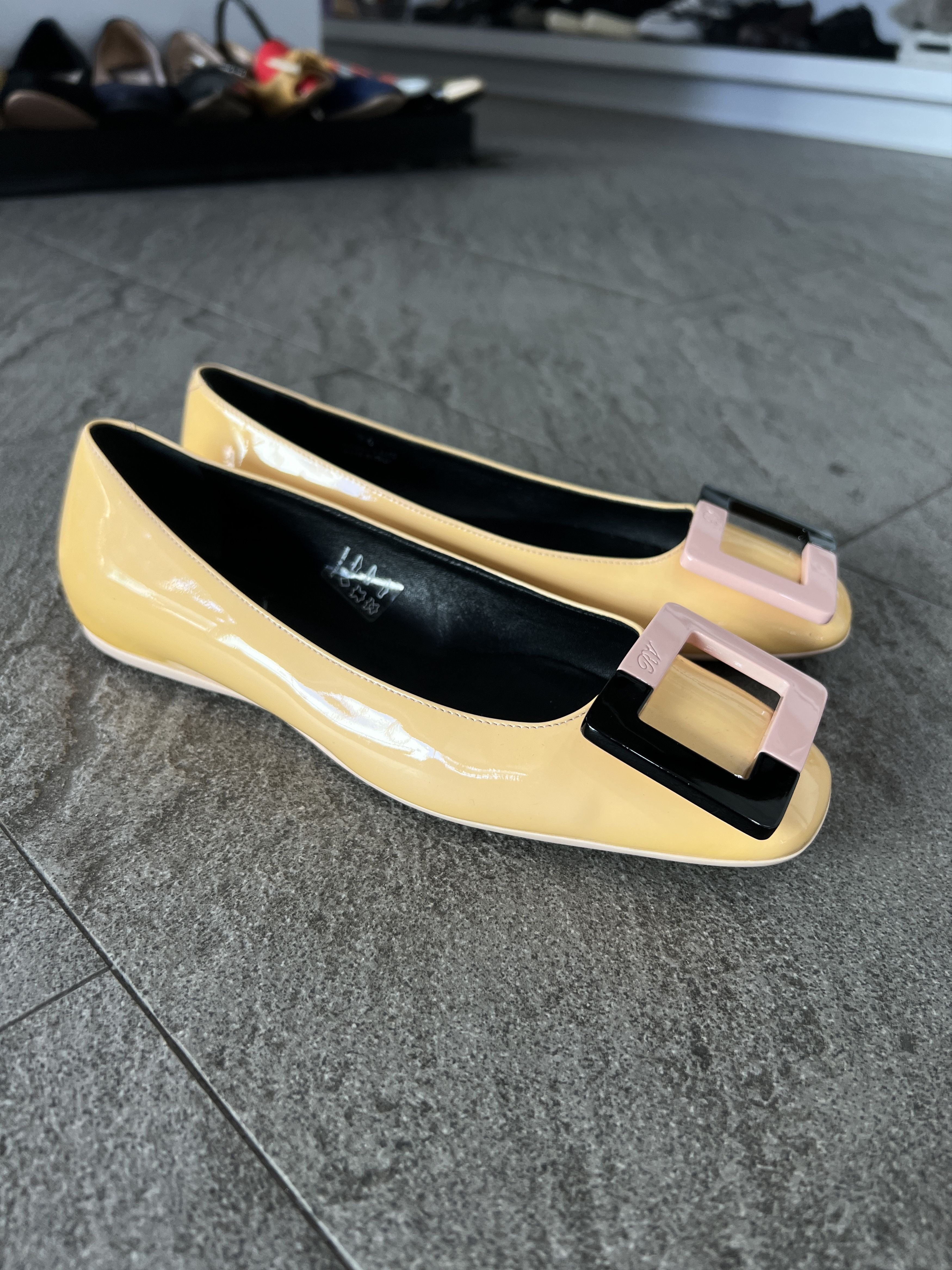 Roger Vivier Roger Vivier Gommette Patent Flats Yellow Size US 4.5 / IT 34.5 - 5 Thumbnail