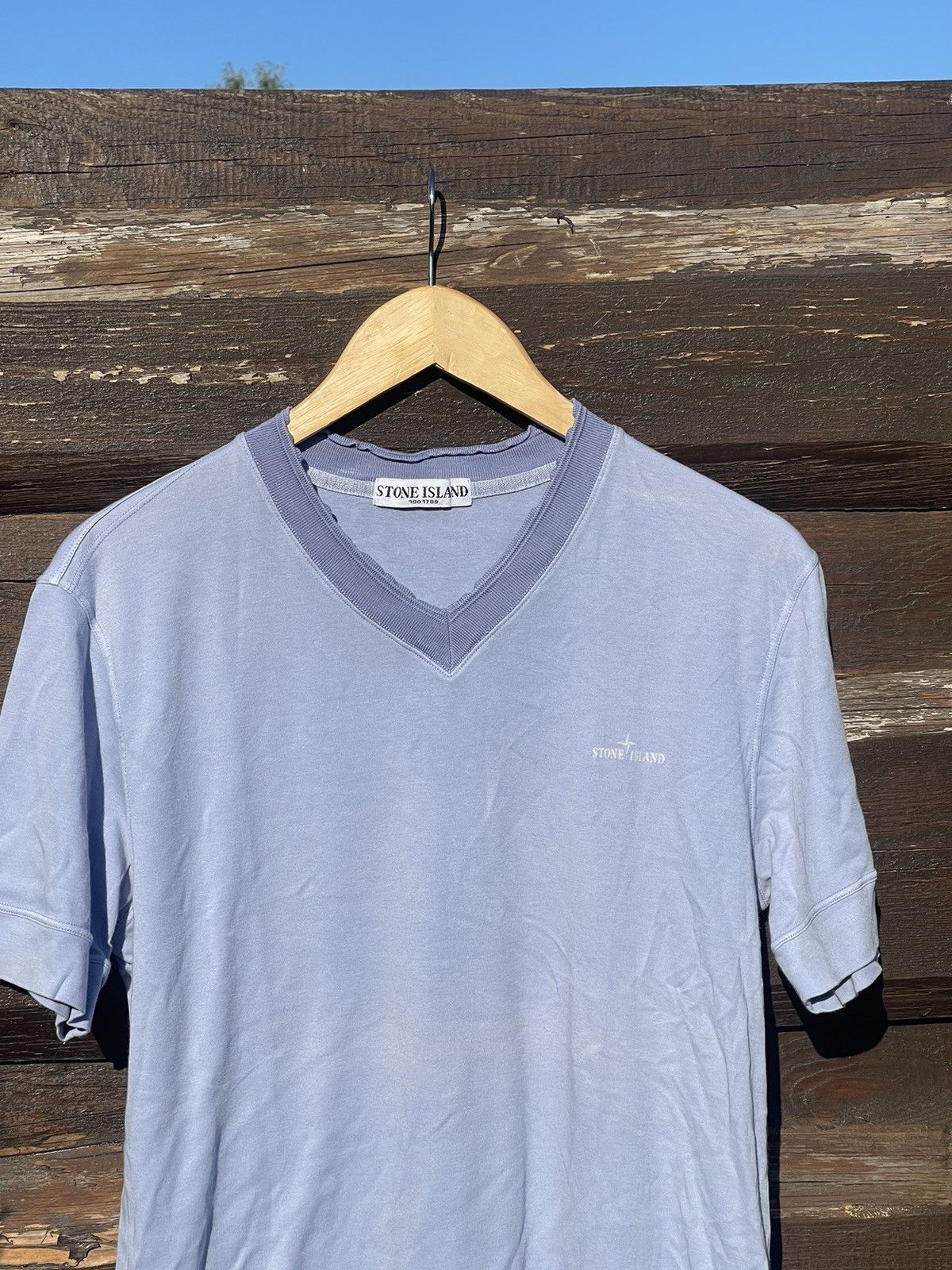 Stone Island Stone Island v-neck logo vintage tee Size US L / EU 52-54 / 3 - 3 Thumbnail