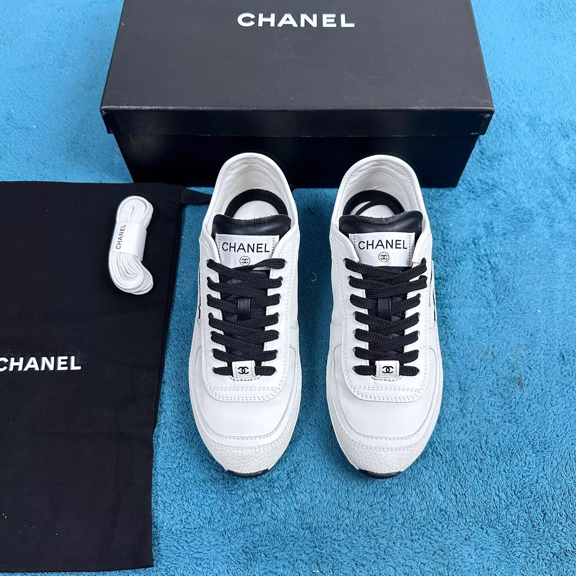 Chanel Chanel 25P Calfskin Quilted Low Top Sneaker White 36 Size US 5.5 / IT 35.5 - 1 Thumbnail