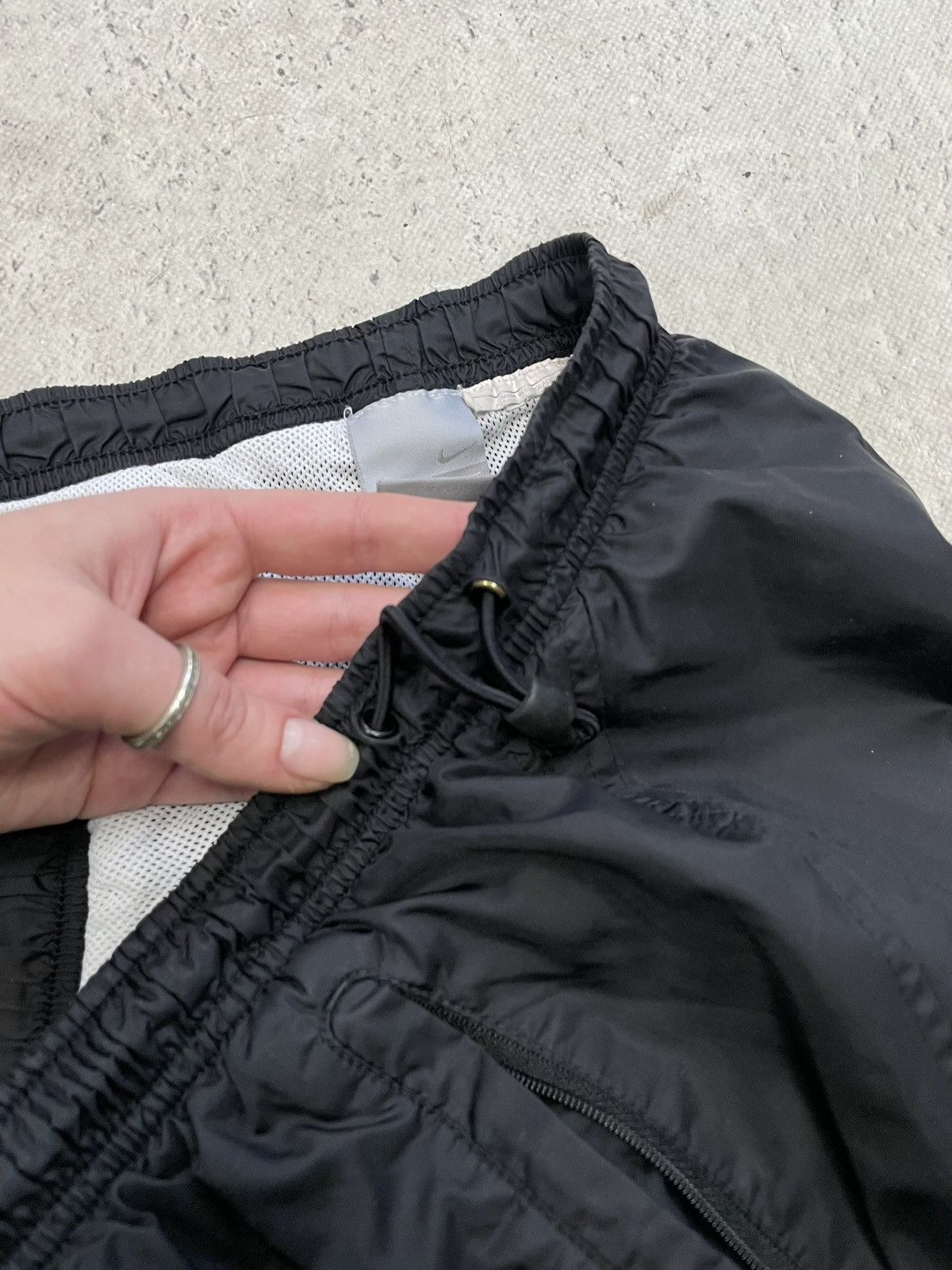 Nike Nike drill nylon pants minimal logo sport streetwear style Size US 34 / EU 50 - 7 Thumbnail