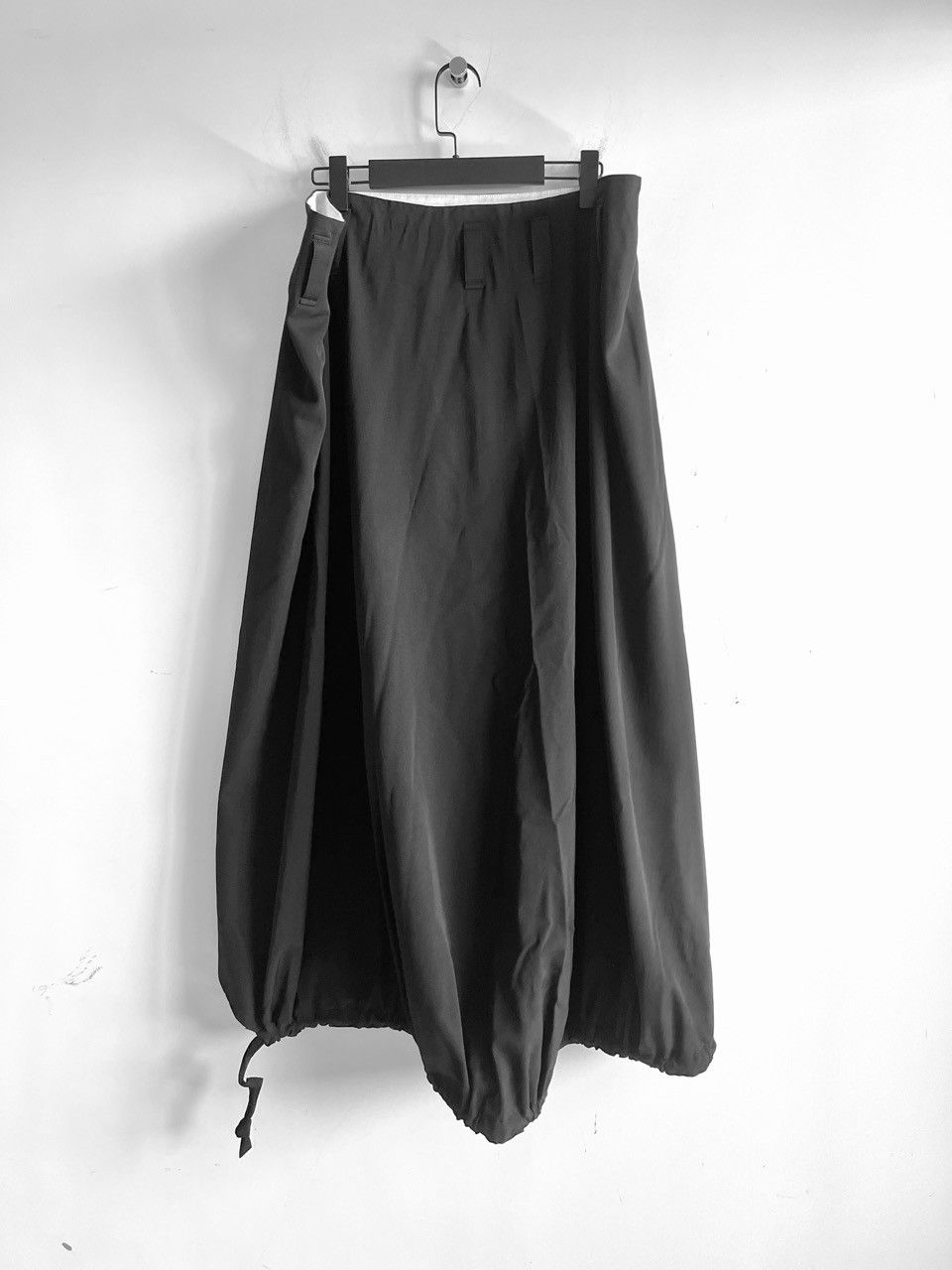 Yohji Yamamoto Y's Yohji Yamamoto W/Gabardine Asymmetry Balloons Wide Skirt Size 28" / US 6 / IT 42 - 3 Thumbnail