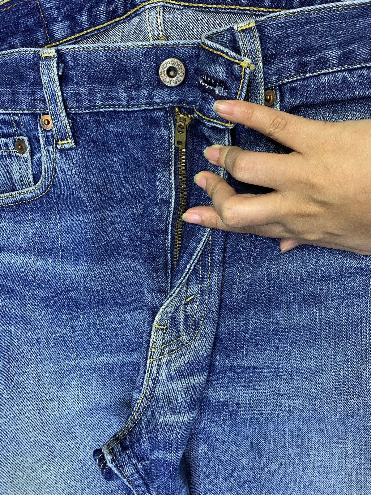 Levi's SALES🔥Vintage 90s Levis 532 Faded Wash Distressed Jeans Size US 32 / EU 48 - 3 Thumbnail