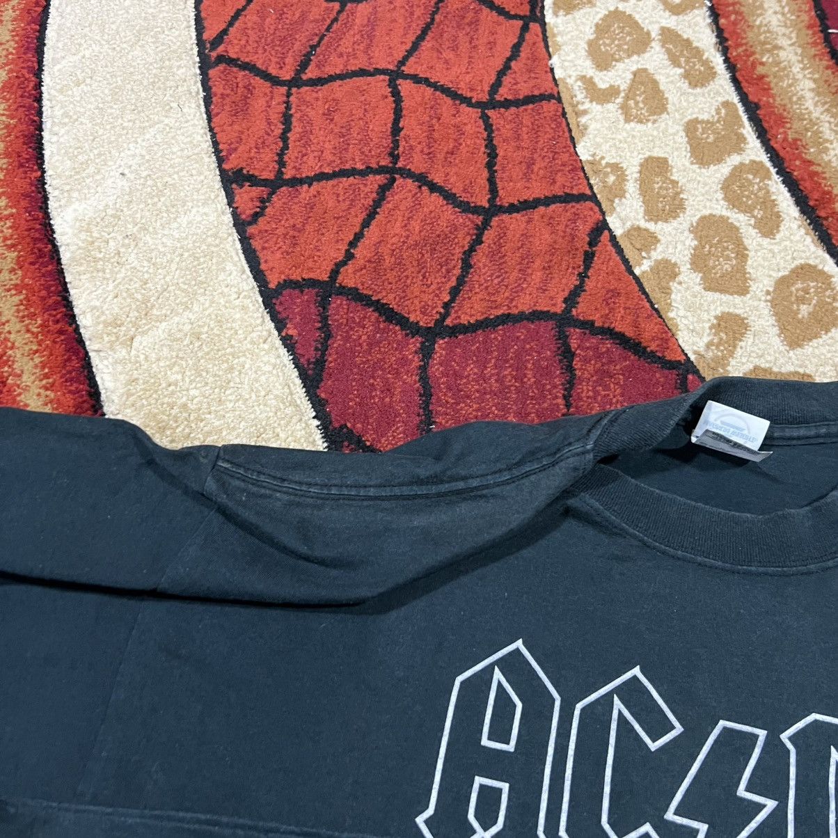 Band Tees Vintage 2004 Thrashed Faded ACDC Band Rare T Shirt Size US XL / EU 56 / 4 - 10 Thumbnail