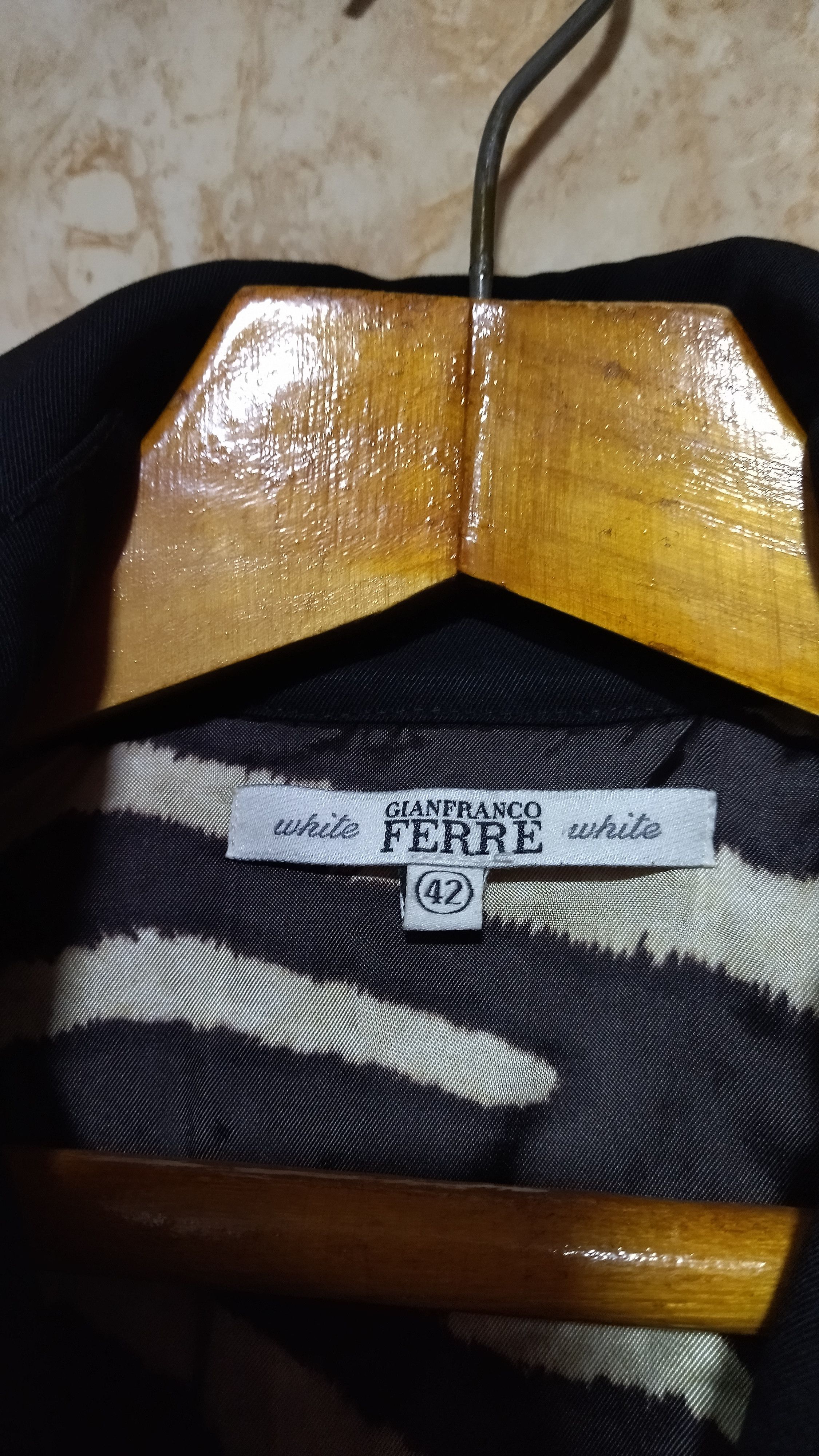 Gianfranco Ferre Vintage Excellent 👍👍 White Gianfranco Ferre womens coat Size M / US 6-8 / IT 42-44 - 7 Thumbnail