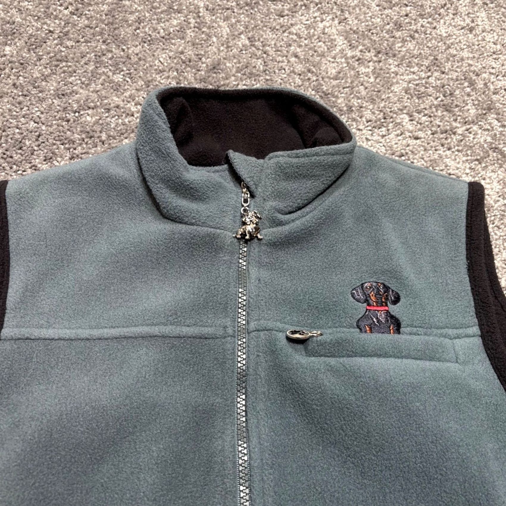 Vintage Dog Mom Vest Womens Medium Blue Black Reversible Embroidered Zip Pockets Charms Vest Women M Blue Embroidered Reversible Puppy Dog Theme Charms Size M / US 6-8 / IT 42-44 - 3 Thumbnail