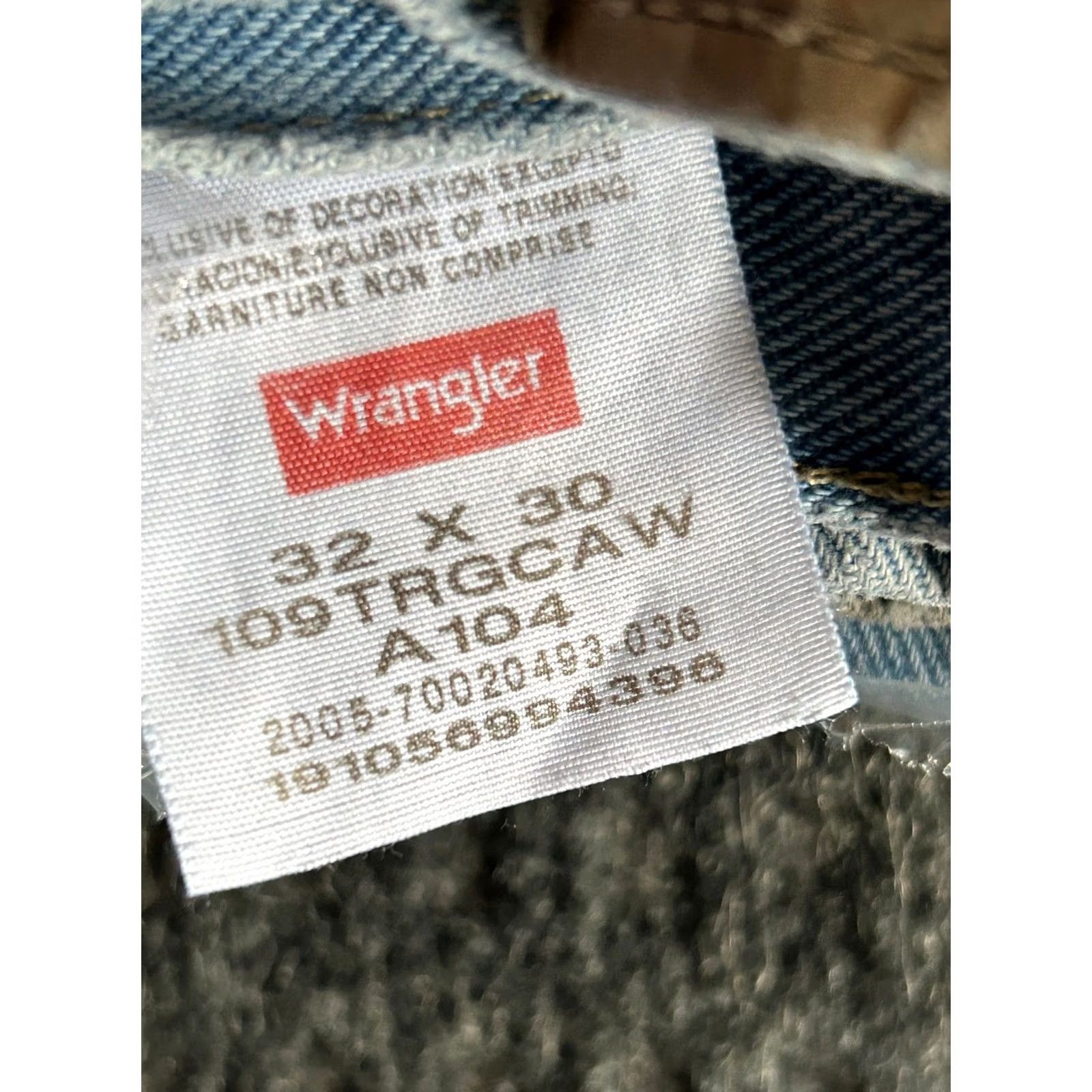 Wrangler Wrangler Jeans Mens 32 x 30 Regular Fit Straight Light Wash Distressed Workwear Jeans Distressed Light Wash 90s Cowboy Rock USA Mens Size US 32 / EU 48 - 4 Thumbnail