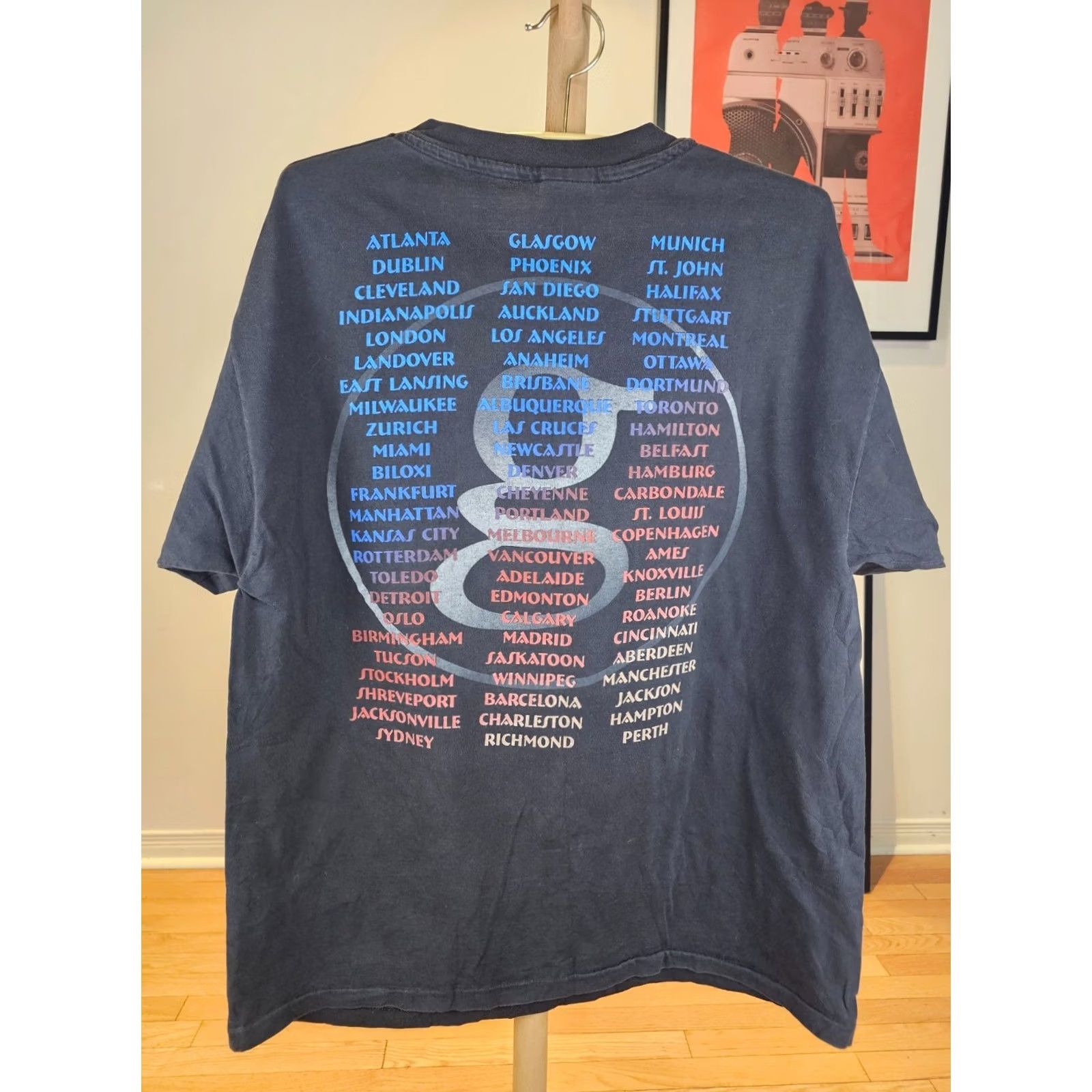 Hanes VINTAGE Garth Brooks COUNTRY MUSIC Black SINGLE STITCH T-SHIRT XLARGE Hanes Men's T-Shirt Size XL Black Sweatshirt? Size US XL / EU 56 / 4 - 7 Thumbnail