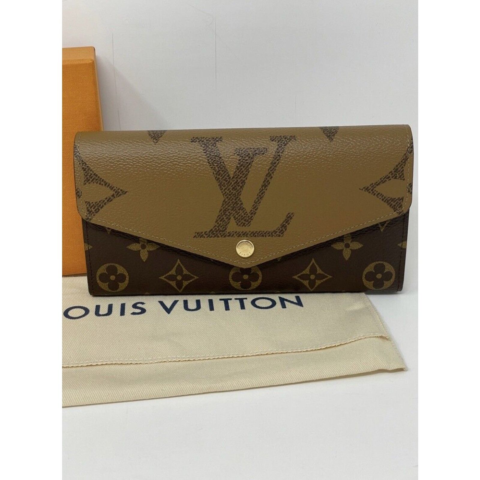 Louis Vuitton Louis Vuitton Giant Flower Monogram Reverse Sarah Wallet Size ONE SIZE - 4 Thumbnail