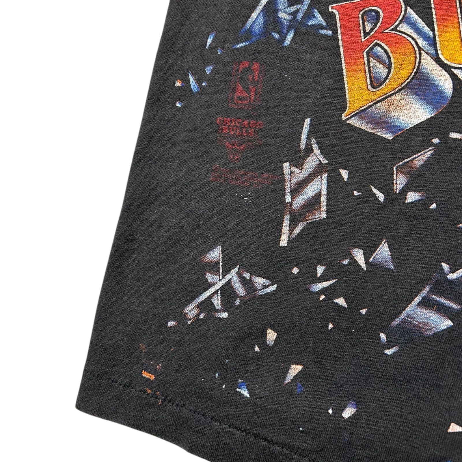 NBA VTG 90s NBA CHICAGO BULLS SHATTERED T-SHIRT CHANGES Size US L / EU 52-54 / 3 - 3 Thumbnail