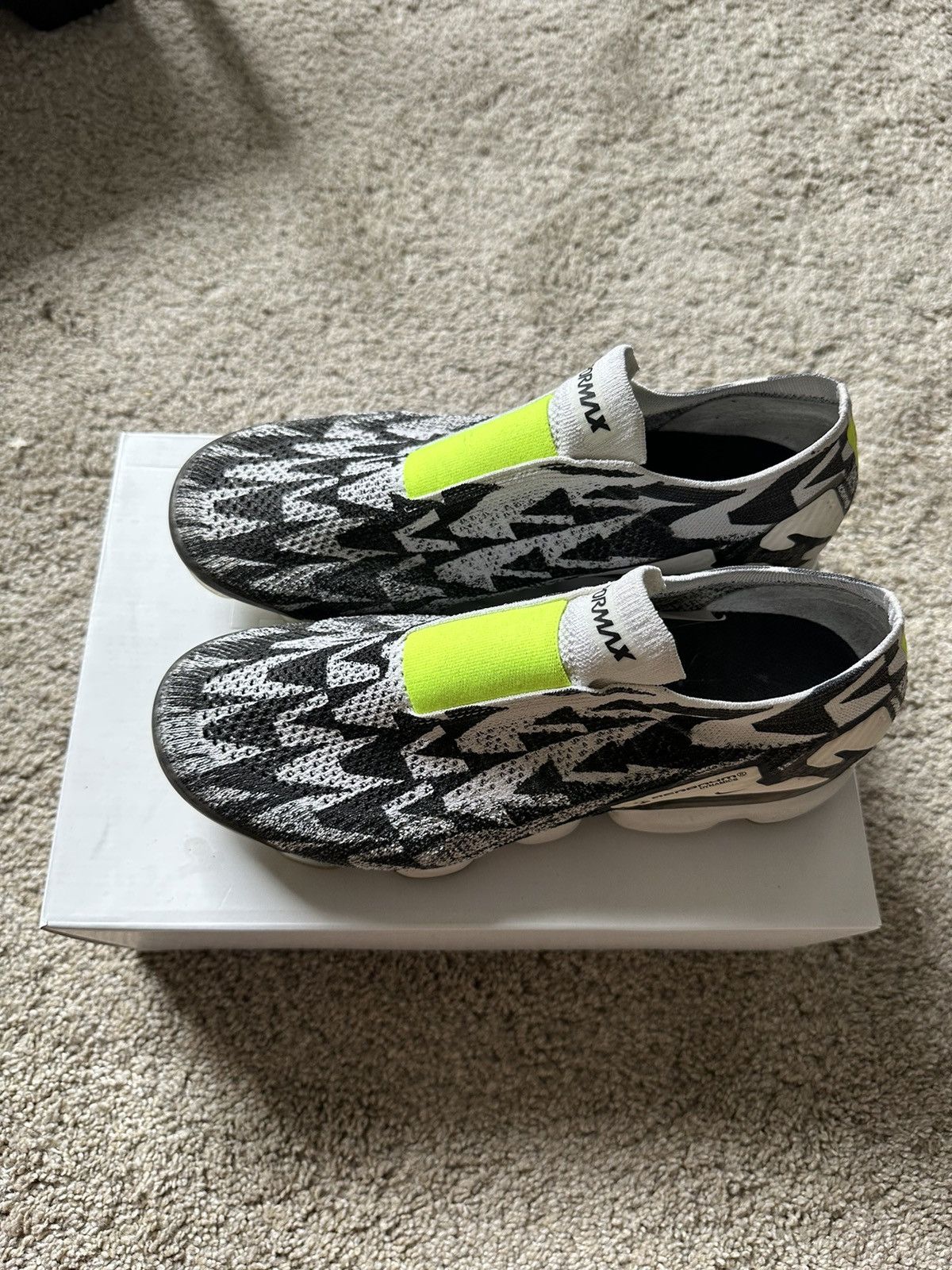 Acronym × Nike Nike Vapormax Moc Acronym Volt/Bone Size US 9.5 / EU 42-43 - 2 Thumbnail