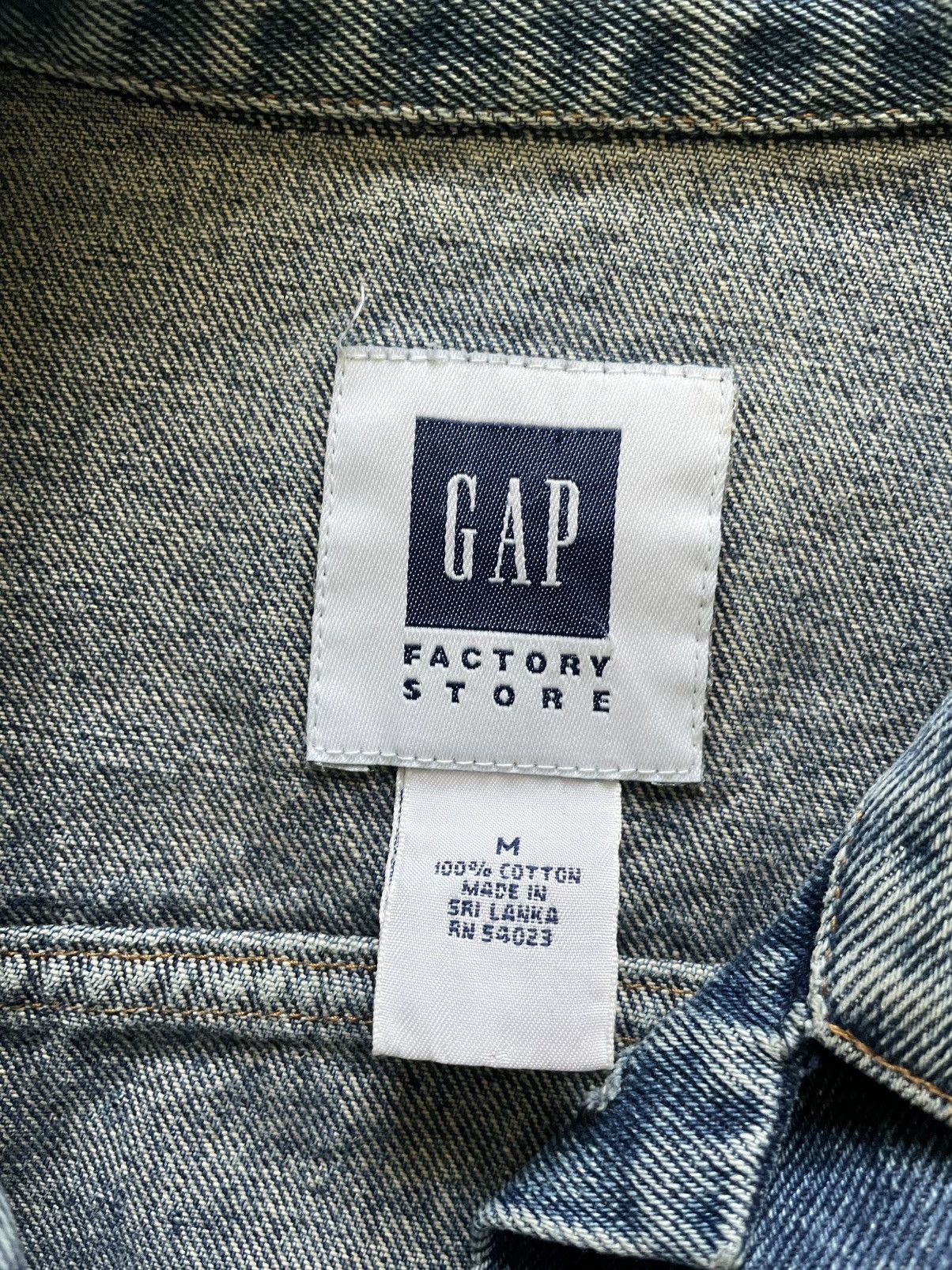 Designer × Gap × Vintage Vintage Gap Denim Trucker Jacket Medium Wash W/ Fade Medium Size US M / EU 48-50 / 2 - 3 Thumbnail