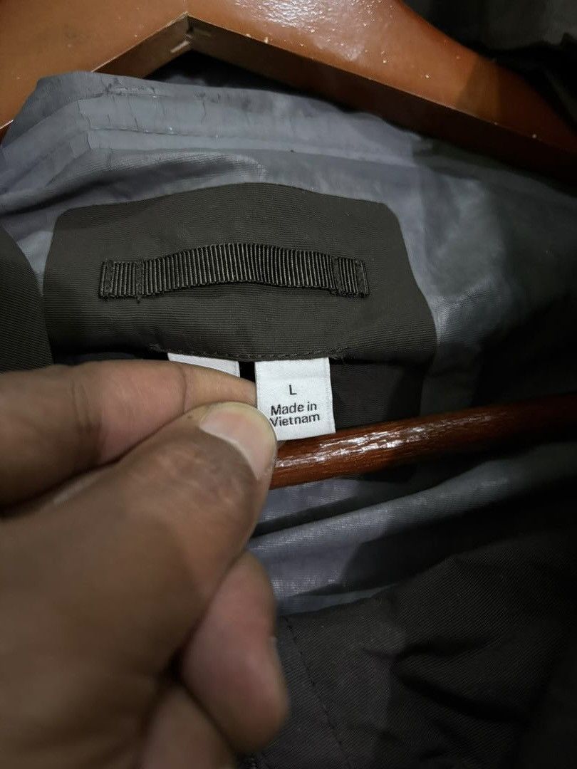 Lemaire Lemaire X Uniqlo Waterproof Jacket Olive Color with Hoodies Size US L / EU 52-54 / 3 - 14 Thumbnail