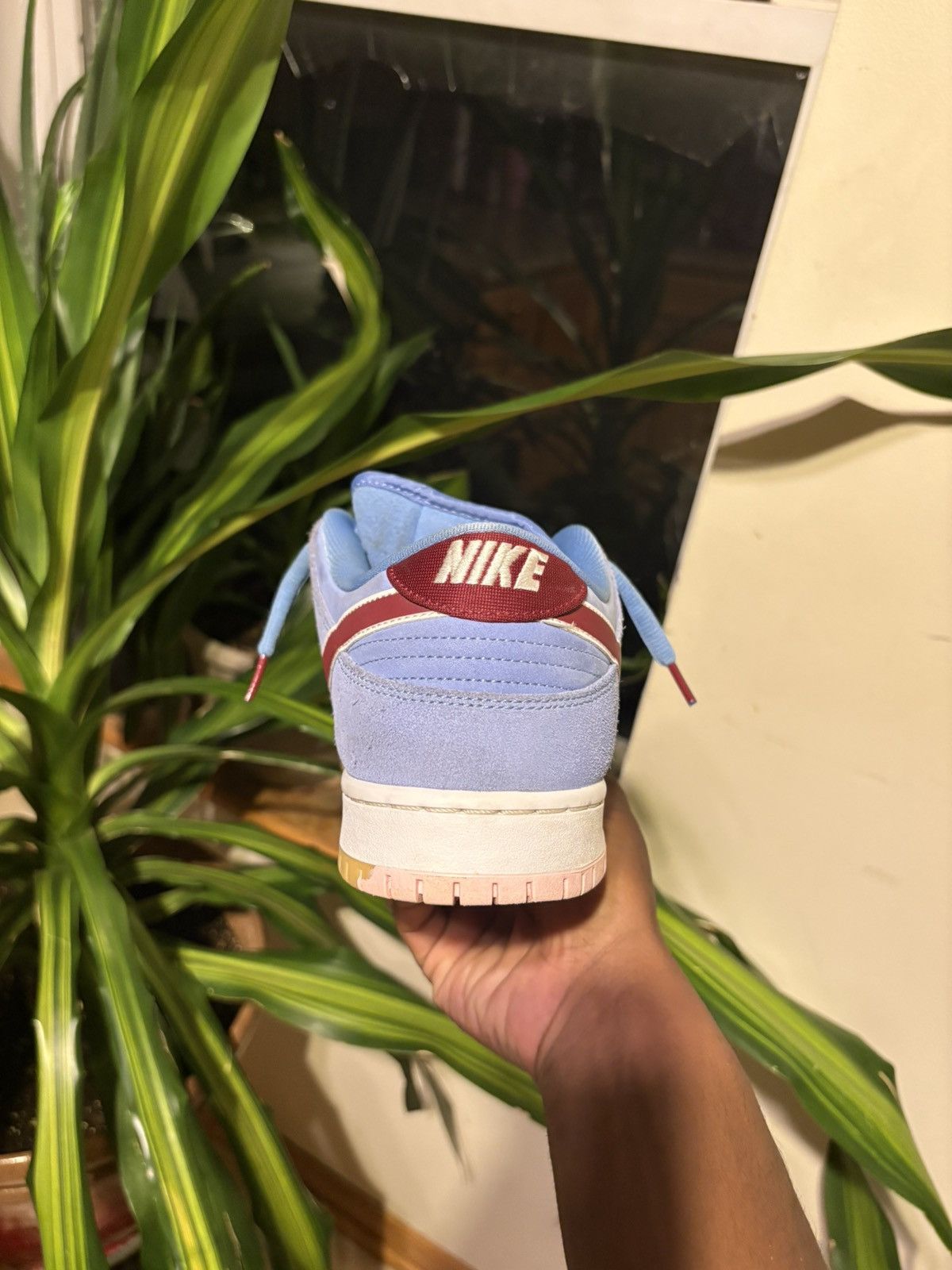 Nike SB Nike sb Philadelphia phillies Size US 11 / EU 44 - 2 Thumbnail