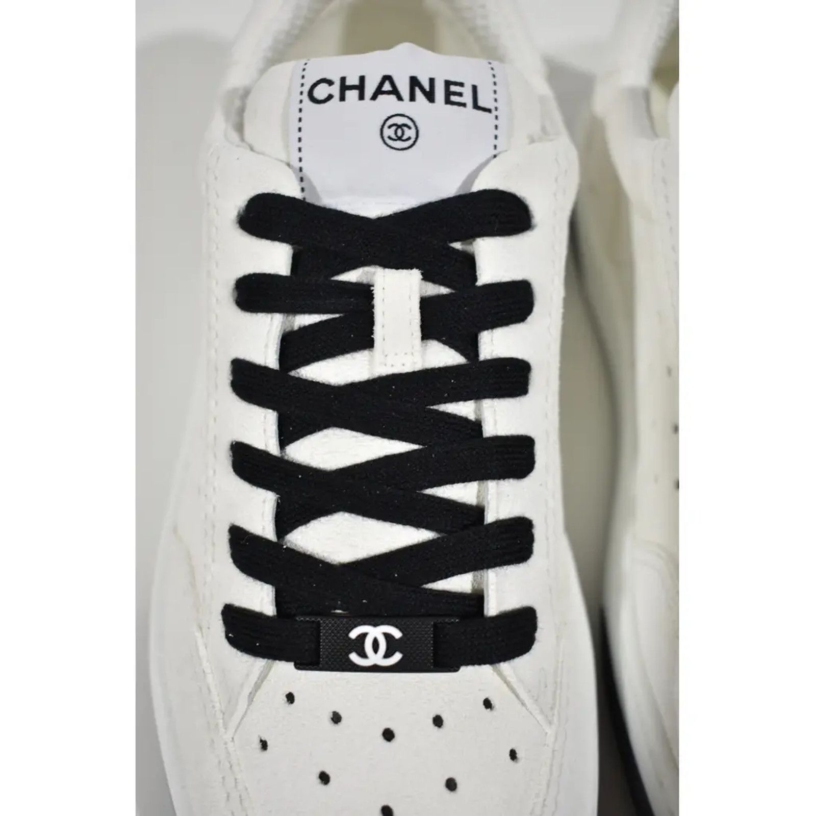 Chanel 22A Suede CC Flat Lace Up Tie Runner Trainer Sneaker 39.5 Size US 9.5 / IT 39.5 - 6 Thumbnail