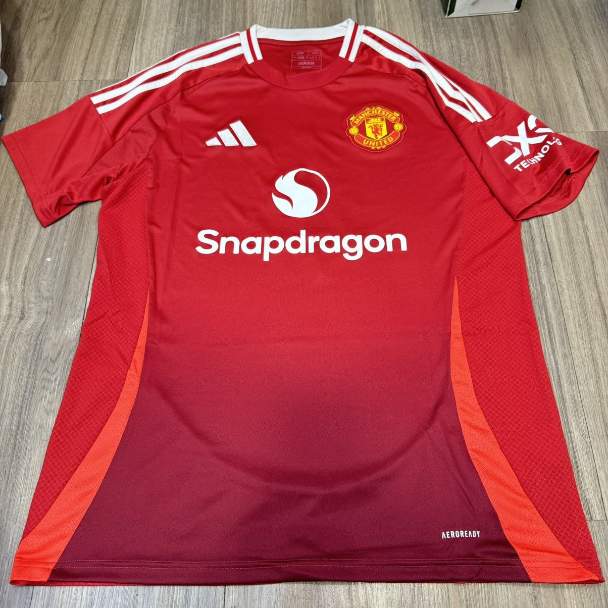 Adidas Manchester United 24/25 home shirt #6 Martinez Size US L / EU 52-54 / 3 - 1 Thumbnail