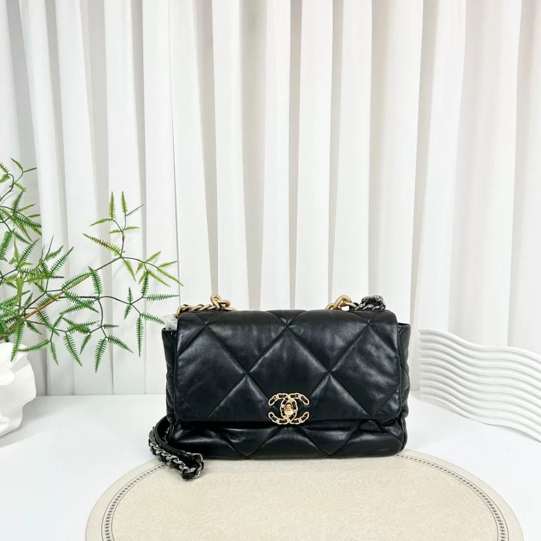 Chanel Pre-loved Bag Very good condition Size ONE SIZE - 1 Thumbnail